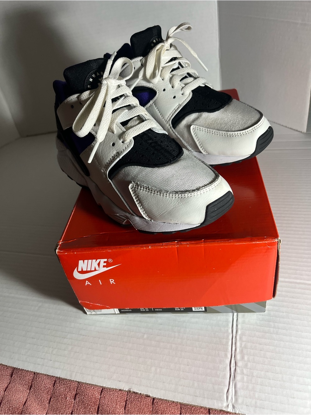 Nike Air Huarache size 8 women’s